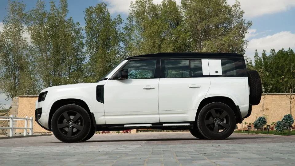 Land-Rover-Defender-White-In-Dubai