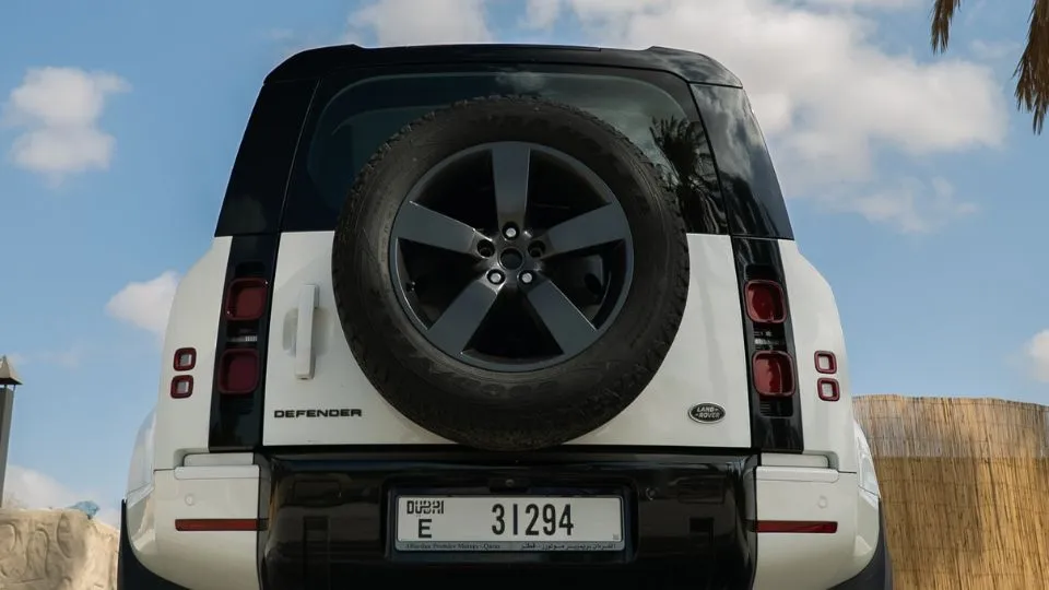 Land-Rover-Defender-White-In-Dubai