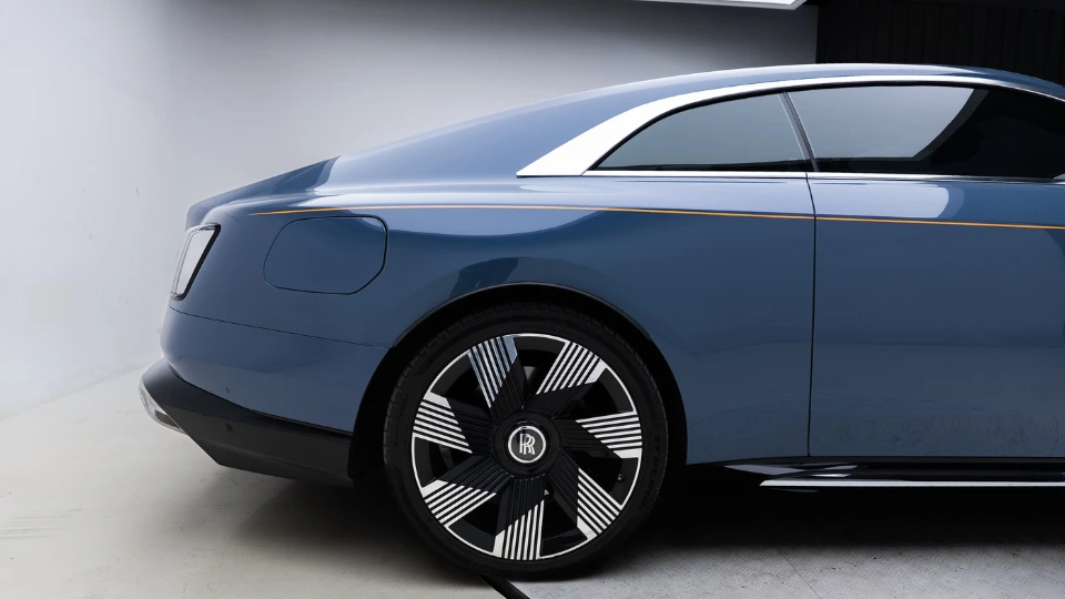 luxury roll royce spectre in dubai