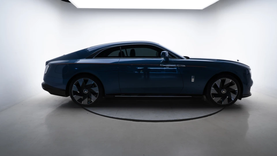 luxury roll royce spectre in dubai