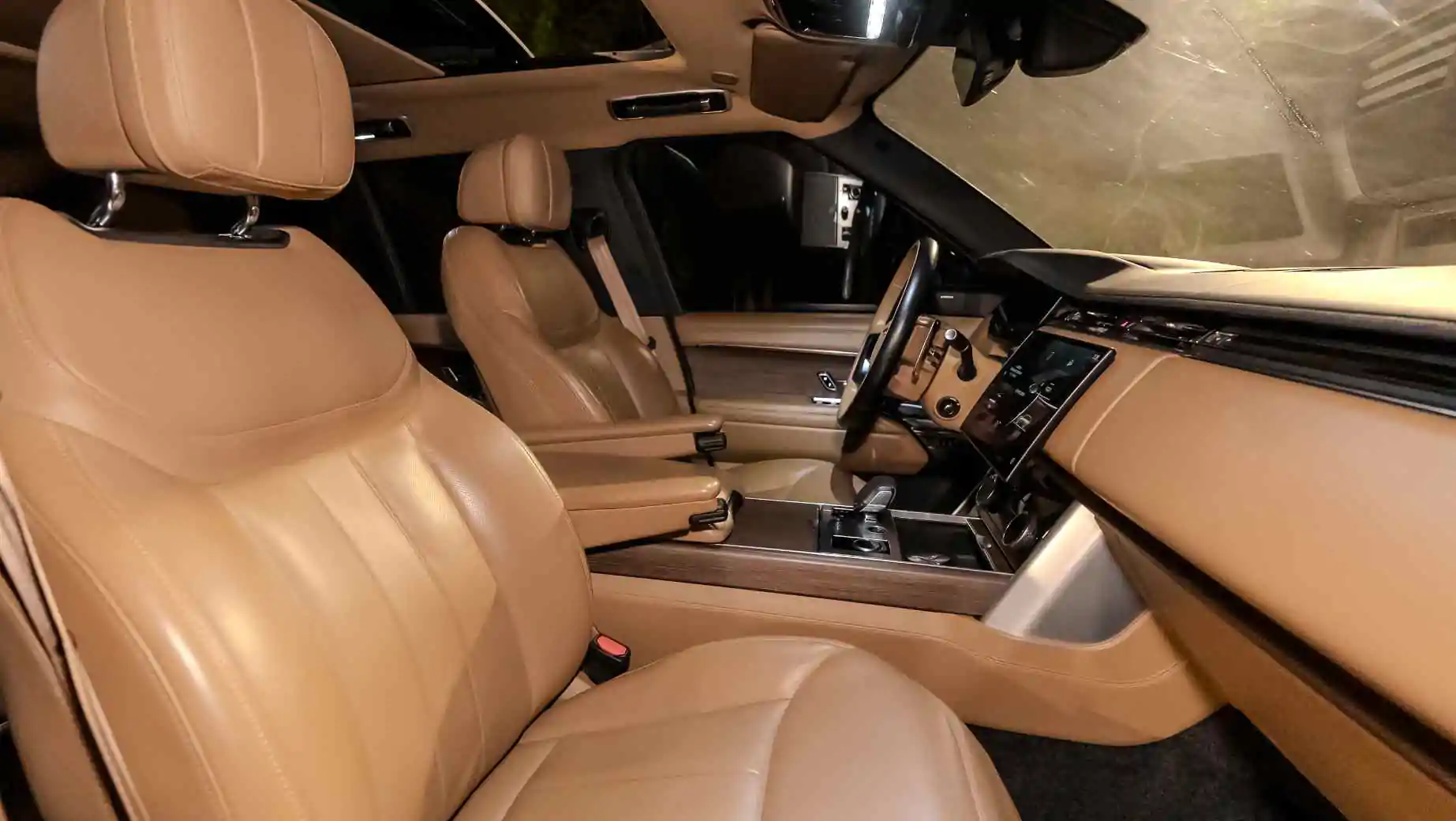 Rent-Range-Rover-Vogue-HSE-at-Yousco-Rent-A-Car-in-Dubai