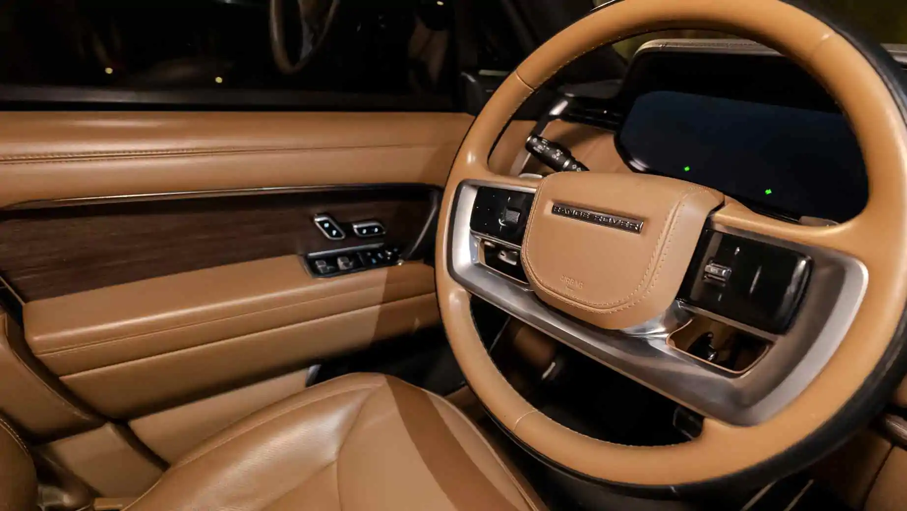 Rent-Range-Rover-Vogue-HSE-at-Yousco-Rent-A-Car-in-Dubai