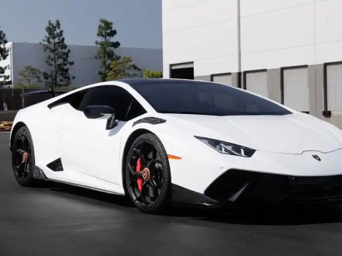 Luxury car rental in dubai