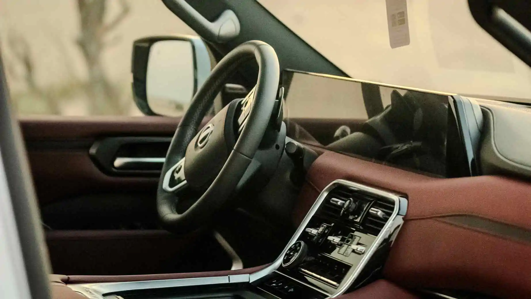 Rent-Nissan-Platinum-SE-at-Yousco-Rent-A-Car-in-Dubai